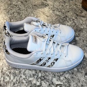 Adidas cloud form sneaker white black and gold